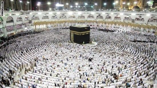 السعودية تعلق العمرة للمواطنين والمقيمين بسبب كورونا