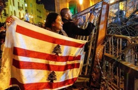 لبنان .. إصابة 145 شخصاً في مواجاهات مع الأمن في الاحتجاجات