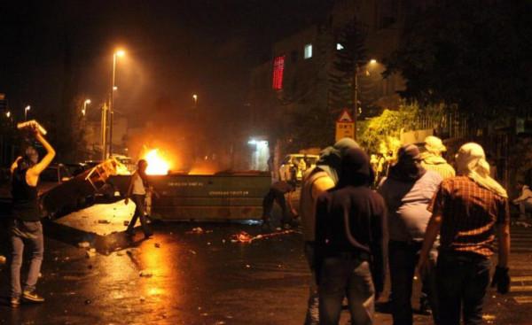 الاحتلال يقتحم بلدة بيت أمر بالخليل عقب إصابة جندي
