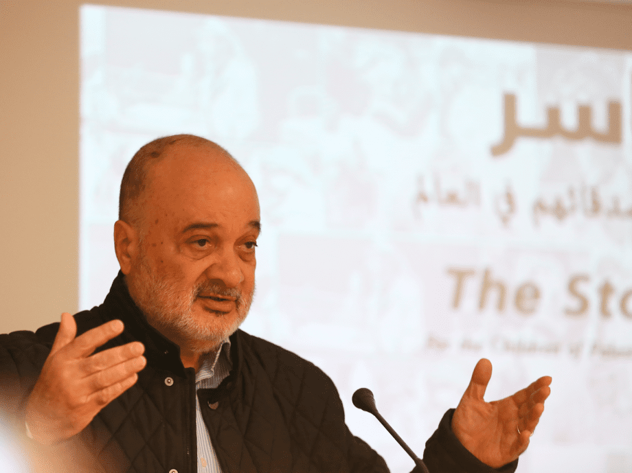 الرئيس عباس يوقف مخصصات مؤسسة الشهيد ياسر عرفات