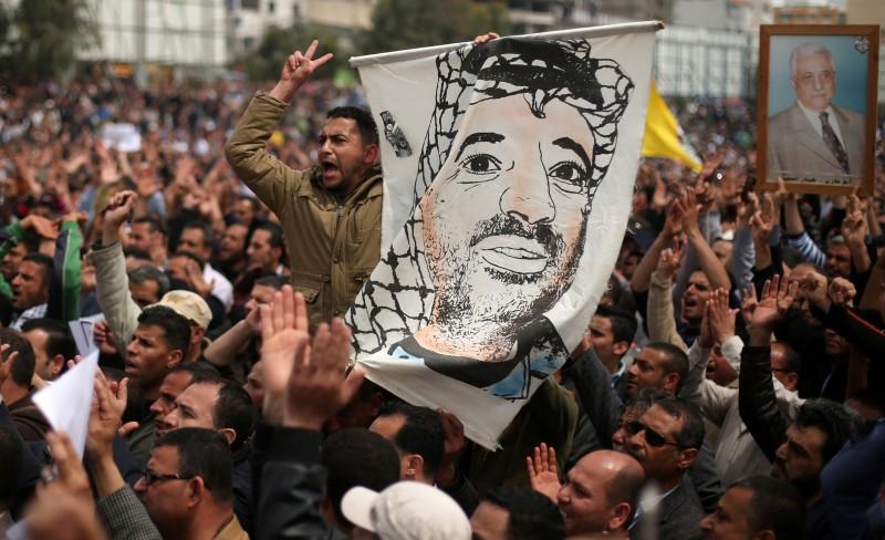 في ذكرى إنطلاقتها الـ "56" مركزية فتح تدعو للوحدة والتلاحم الوطني الفلسطيني