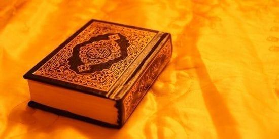 هل "وضع شعر في القرآن وشربه بالماء" يشفي من فيروس كورونا ؟