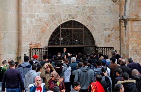 صور.. شرطة الاحتلال تدنس مصلى باب الرحمة في القدس