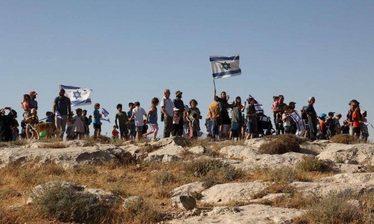 مشروع قانون يسمح للمستوطنين بشراء أراض بالضفة وداخل البلدات الفلسطينية