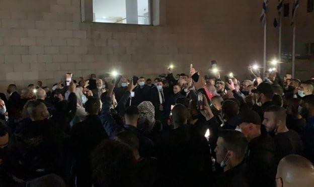صور: مظاهرة احتجاجية في حيفا رفضًا لاعتداء الاحتلال بأم الفحم