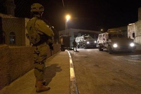اعتقالات بالضفة ومواجهات في العيسوية بالقدس المحتلة