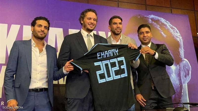 نادي بيراميدز المصري يتعاقد رسمياً مع إكرامي بعد 8 أشهر من التكهنات والتأكيدات