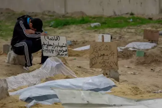 أزمة مقابر خانقة.. العثور على قبر في غزة بات شبه مستحيل