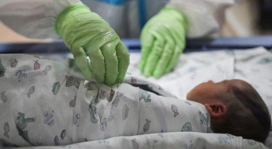 الصحة الفلسطينية: وفاة رضيع (12) يوماً جراء كورونا في الخليل