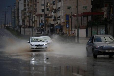 أمطار مصحوبة بعواصف رعدية و الأرصاد الجوية تحذر