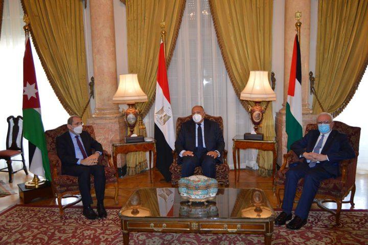 وزراء خارجية فلسطين ومصر والأردن يعقدون اجتماعاً تشاوري لبحث عملية السلام