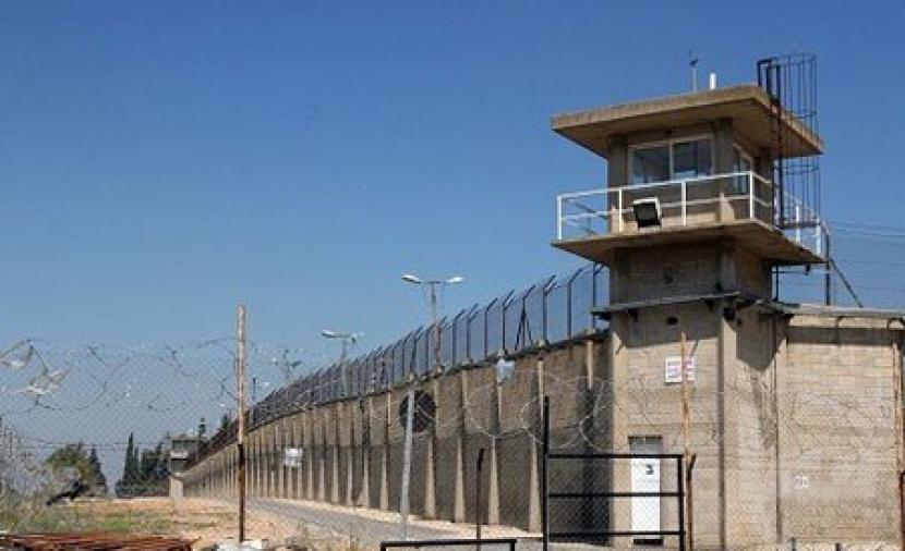 الاحتلال يواصل فرض إجراءات عقابية بحق الأسرى الفلسطينيين