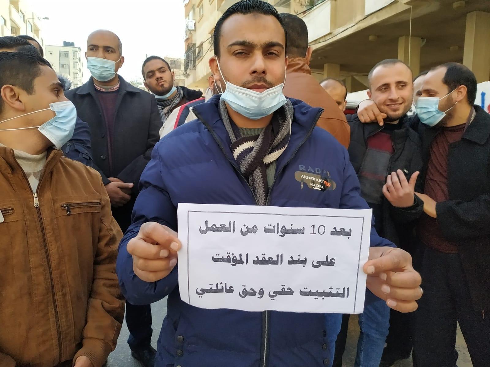 رابطة موظفي عقود غزة تطالب السنوار بتبني قضيتهم