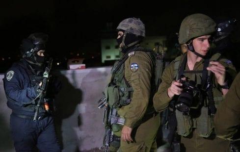 اعتقالات تطال 4 مواطنين في الضفة المحتلة