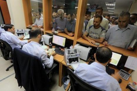 المالية بغزة تعلن موعد ونسبة صرف رواتب الموظفين