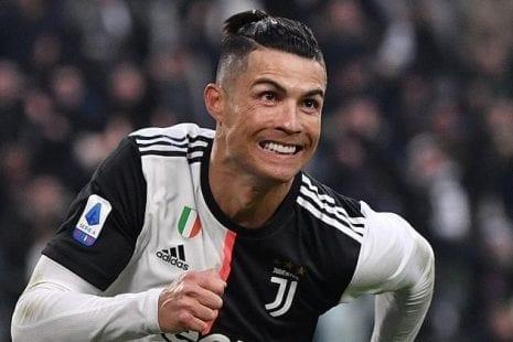 النجم البرتغالي كريستيانو رونالدو الأفضل في العام 2020