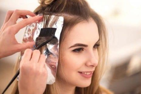دراسة علمية حديثة تحذر النساء من صبغة الشعر