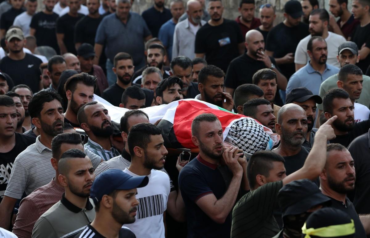 جماهير غفيرة تشيّع جثماني شهيدي مخيم بلاطة
