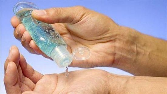 إحالة شركة بغزة للنيابة العامة بعد تصنيع جل معقم مخالف للمواصفات