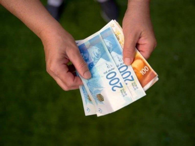 وقفة عز يعلن عن موعد صرف مساعدة 500 شيكل للضفة وغزة