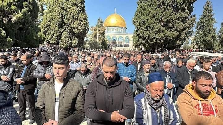 الأوقاف: 70 ألف مصلٍّ أدوا صلاة الجمعة في المسجد الأقصى