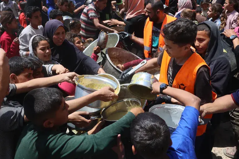 الصليب يحذر من خطورة تدهور الوضع الإنساني بغزة