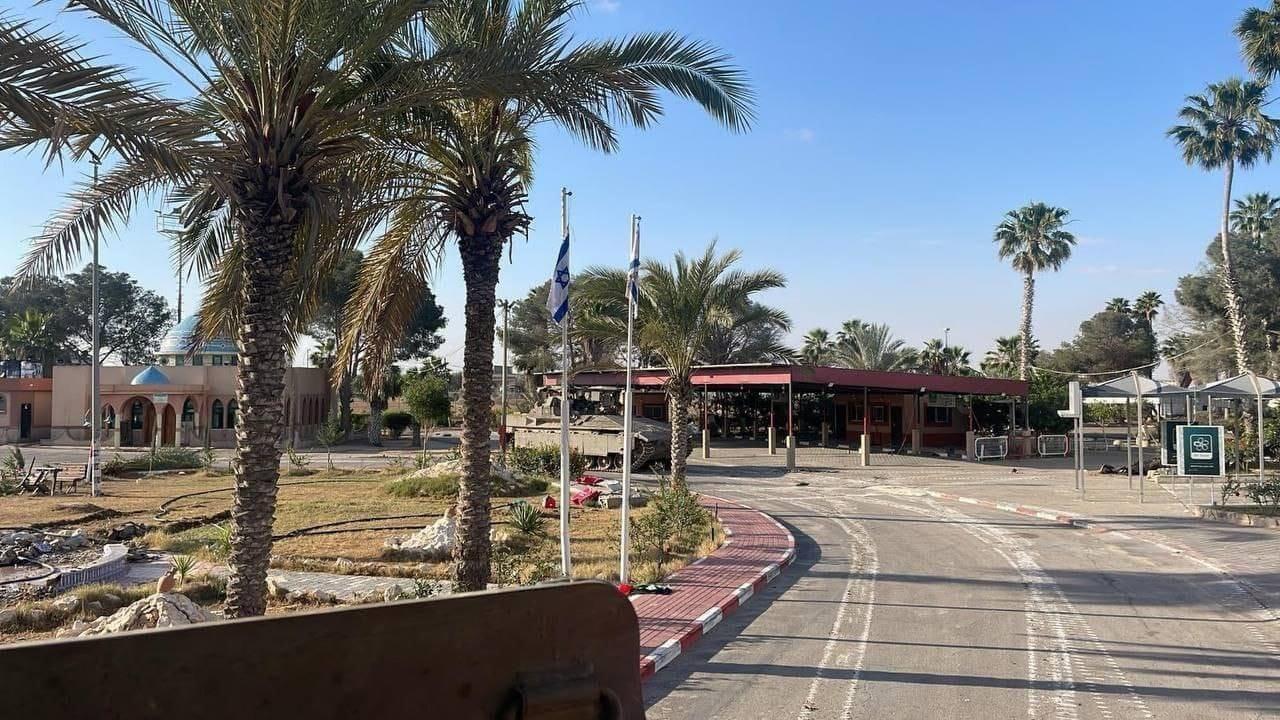 جيش الاحتلال يقتحم معبر رفح وهيئة المعابر تحذر من تبعات إغلاقه