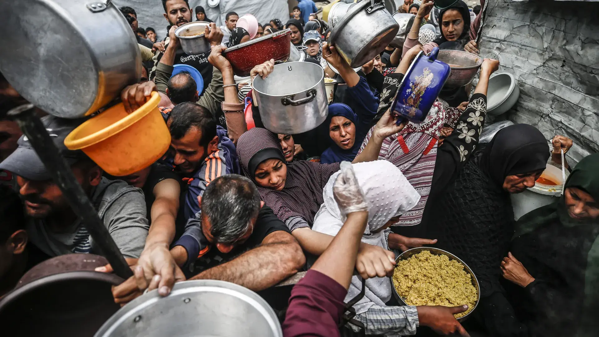أكسيوس: واشنطن وتل أبيب تقتربان من التوصل إلى اتفاق بشأن إيصال المساعدات إلى غزة