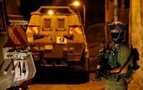 حملة اعتقالات ومداهمات في مدن الضفة المحتلة فجر اليوم