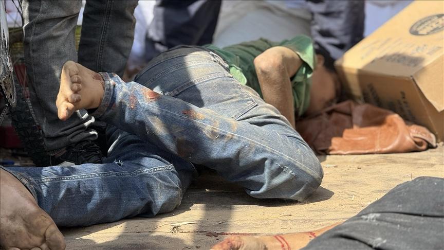 الإعلامي الحكومي يفند فيديو مفبركا لتبرئة إسرائيل من قتل طالبي مساعدات