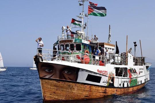 نواب أوروبيون يطالبون بتوفير ممر آمن لسفينة أسطول الحرية