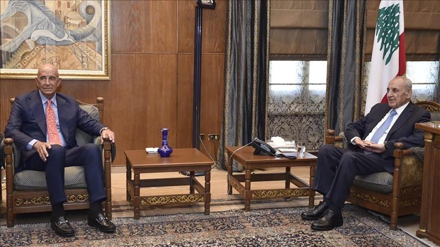 باراك من بيروت: نعمل للوصول إلى الاستقرار وعليكم التحلي بالأمل