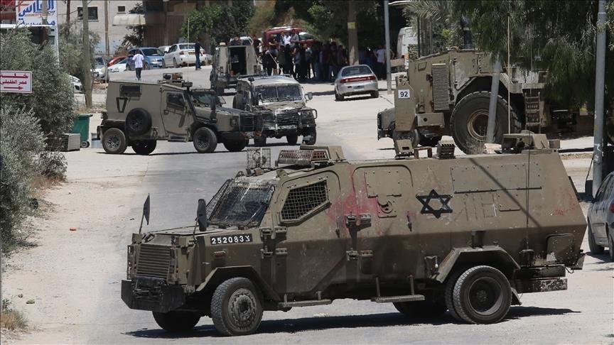 الجيش الإسرائيلي يصيب برصاصه فلسطينيين اثنين بالخليل