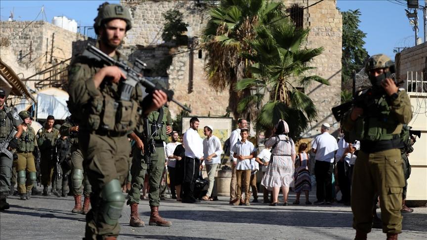 مستوطنون إسرائيليون يعتدون على 3 فلسطينيين ضربًا شمال نابلس