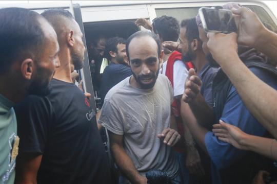 الاحتلال يفرج عن 9 أسرى فلسطينيين من غزة