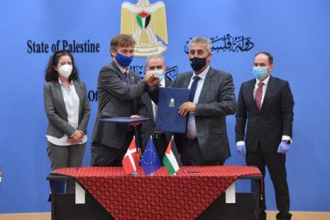 الحكم المحلي يوقع اتفاقية بـ5.8 مليون يورو لدعم البنية التحتية بمنطقة (ج)