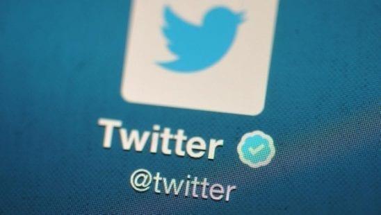 تويتر تتيح ميزة الرد على الرسائل المباشرة باستعمال الرموز التعبيرية