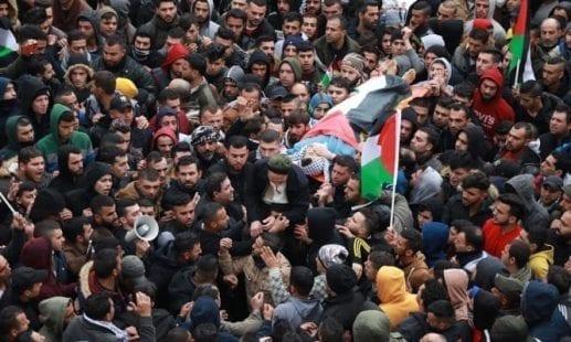 طولكرم : جماهير غفيرة تشيع جثمان الشهيد بدر نافلة