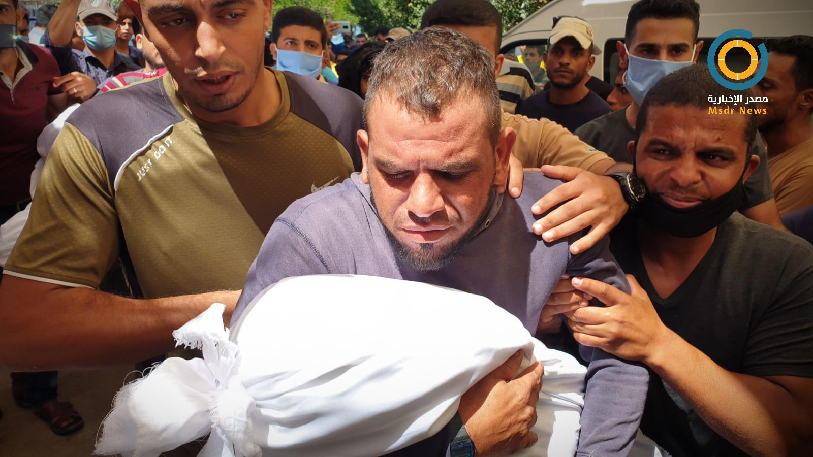 فيديو: تشييع جثامين ثلاثة أطفال بعد وفاتهم إثر حريق بمنزلهم وسط القطاع