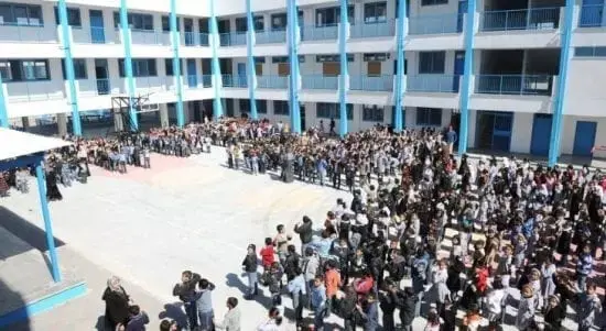 كورونا .. "أونروا" تغلق مدارسها في غزة ليوم وثلاثة جامعات تعلق الدوام حتى إشعار آخر