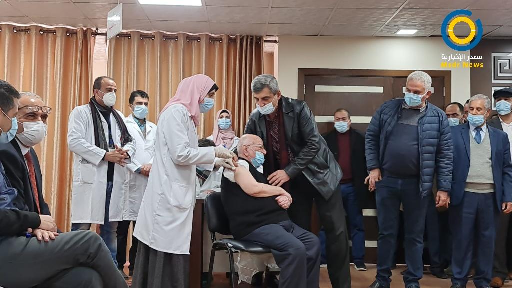 بدء عملية التطعيم ضد فيروس كورونا في غزة (صور)