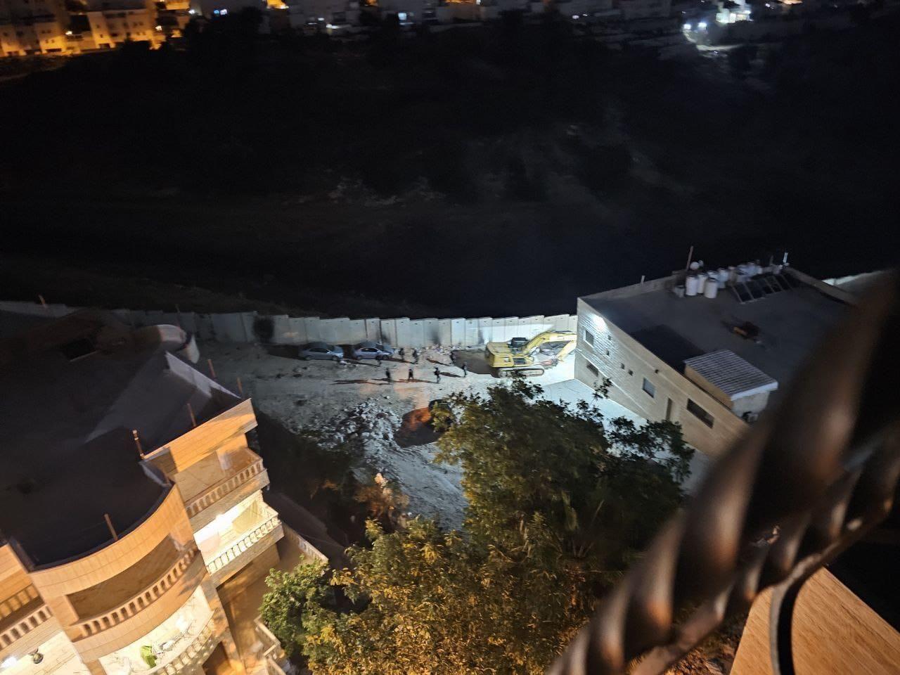 القدس: الاحتلال يهدم منزلًا لعائلة علقم بمخيم شعفاط