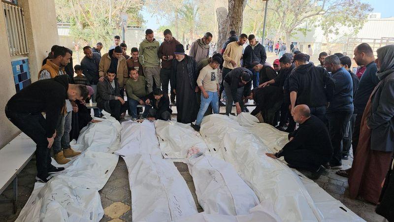 300 كاتب فرنسي يطالبون بفرض عقوبات ضد إسرائيل
