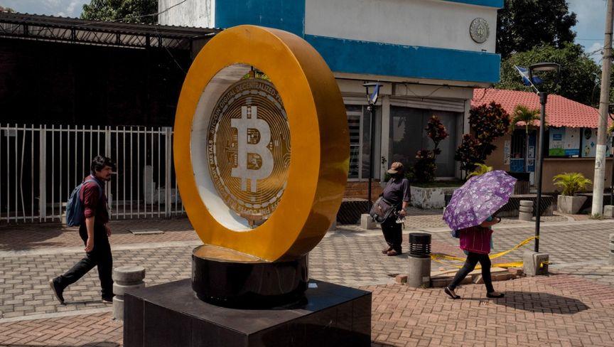"بتكوين" تتراجع بعد فشلها في اختراق مستواها القياسي