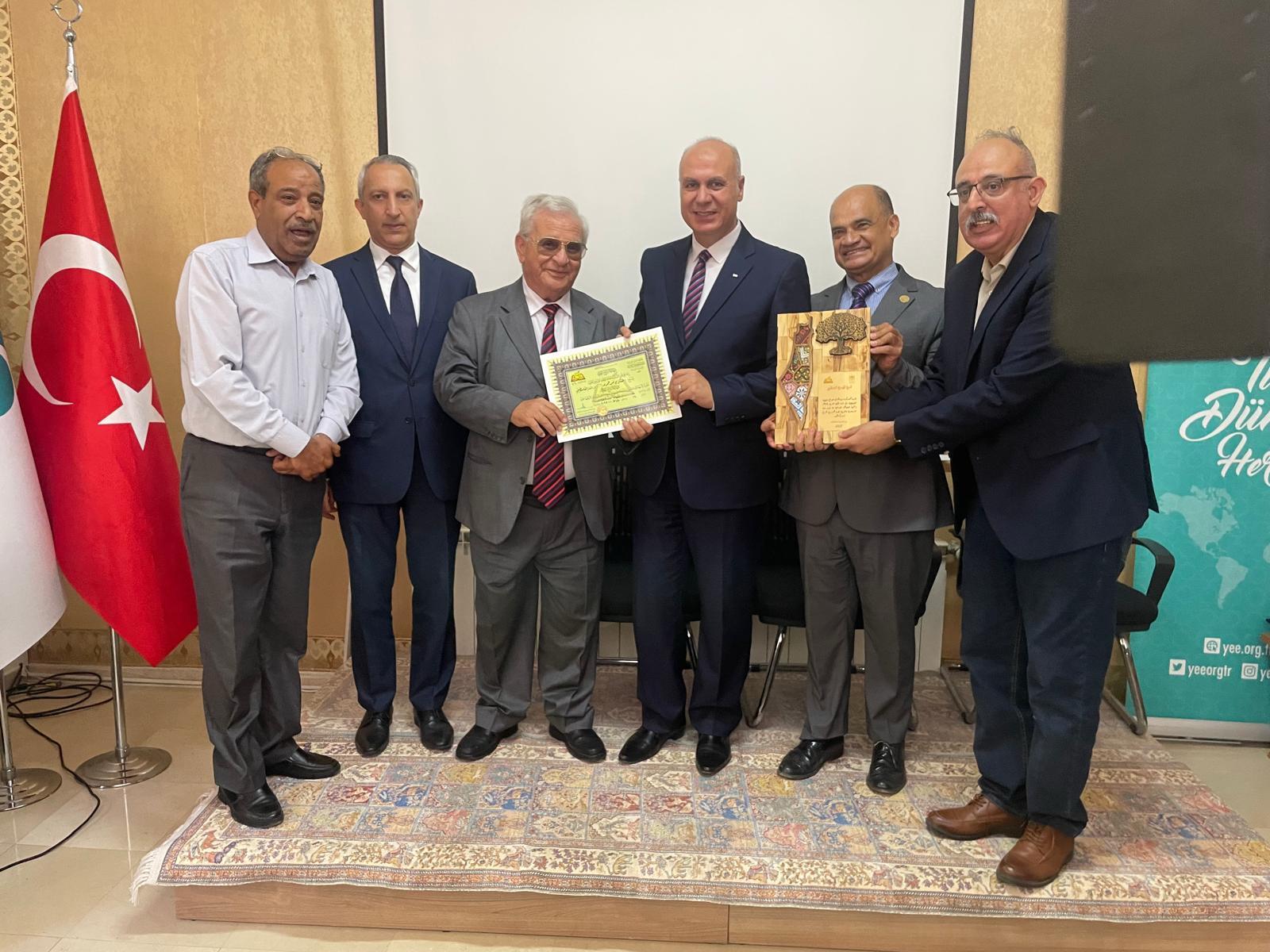 اتحاد المؤرخين العرب في بغداد يُكرّم الكاتب والمؤرخ يونس عمرو تقديرا لعطائه الفكري والثقافي
